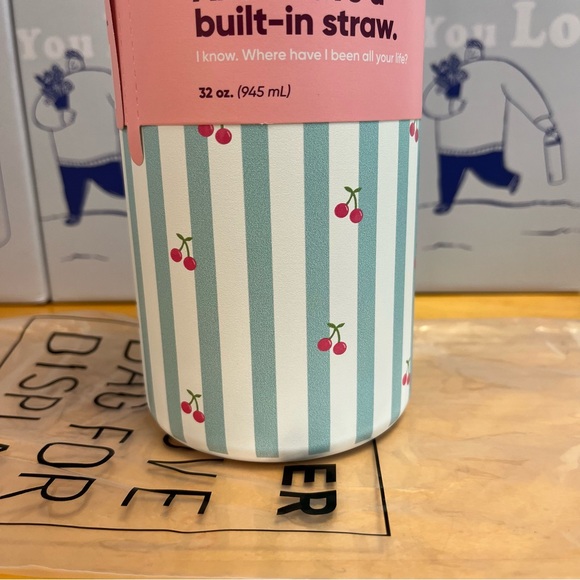 Owala 32 oz FreeSip Cherry Stripes – Brand New! - Picture 2 of 6